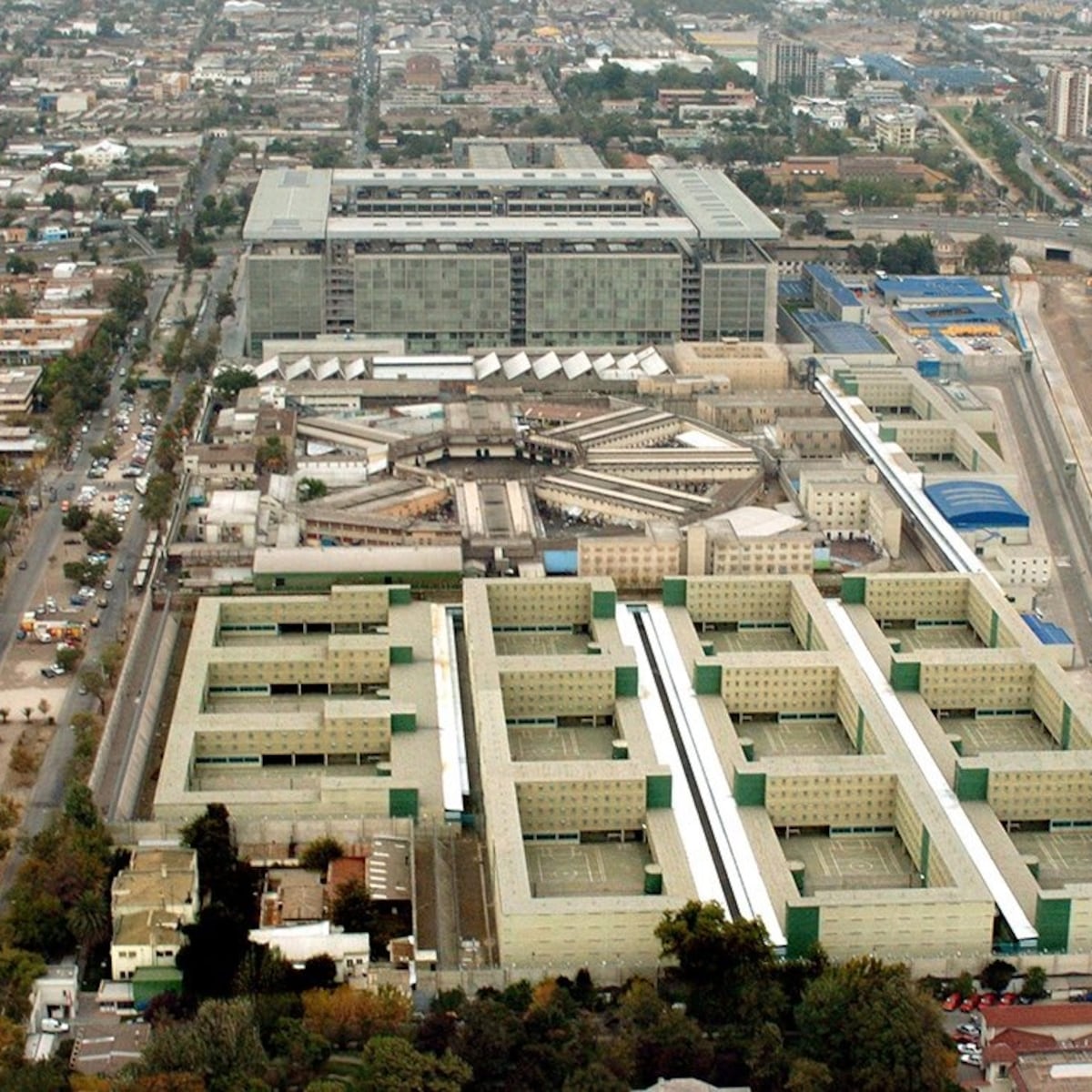 Gendarmes de Santiago 1: tarifas por celulares, ingreso de personas y comida Gendarmes de Santiago 1: tarifas por celulares, ingreso de personas y comida