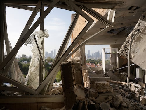 Irán redobla ataques a recintos de energía en el Golfo tras un ataque israelí a su yacimiento de gas