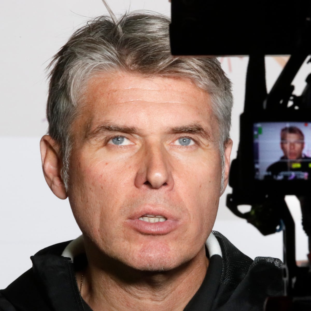 Jefe arbitral de la UEFA critica intervención excesiva del VAR Jefe arbitral de la UEFA critica intervención excesiva del VAR