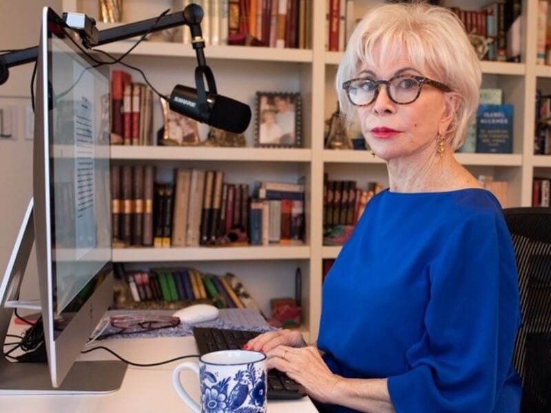 "Violeta", el último libro publicado por la chilena Isabel Allende, es el que más se pide en bibliotecas de Nueva York.