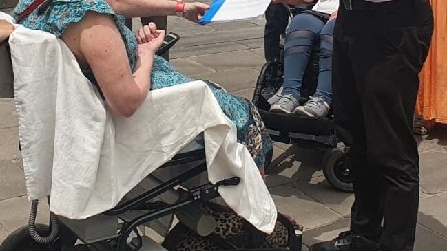 Imagen referencial de una mujer con discapacidad.