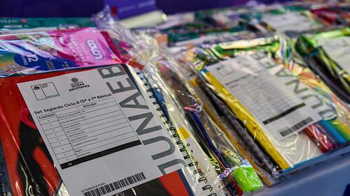 Diputados de la Comisión de Educación exigen cambios a Junaeb tras retraso en entrega de útiles escolares