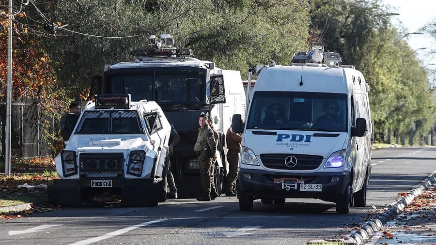 Fuera del Estadio Monumental David Arellano