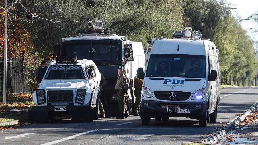 Fuera del Estadio Monumental David Arellano