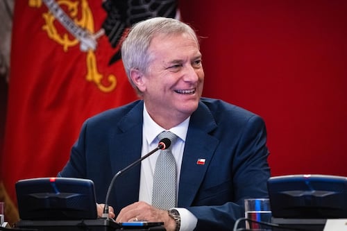 Kast defiende cambios a la gratuidad universitaria y lanza advertencia a deudores del CAE