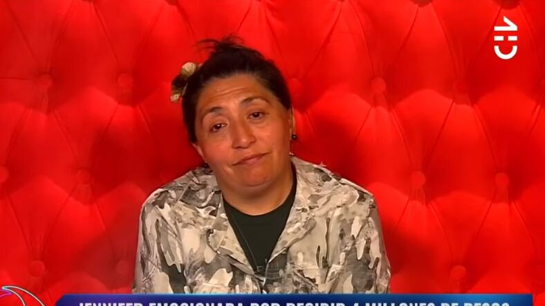 La querida participante de Gran Hermano, Jennifer Galvarini, más conocida como La Pincoya, reveló qué hará con el premio de cuatro millones de pesos que recibió por ser una de las cuatro integrantes originales que ingresaron al reality en el mes de junio.
Fue en el confesionario donde se mostró muy agradecida con el cuantioso regalo que recibió tanto ella como Hans, Constanza y Jorge e indicó que le dará el dinero a su amado hijo para que se compre un computador para sus estudios.