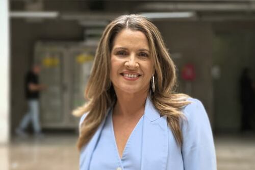 “Aquí practicando algo que me dijeron que hacía bien...”: Monserrat Álvarez sorprende con método para mejorar su salud