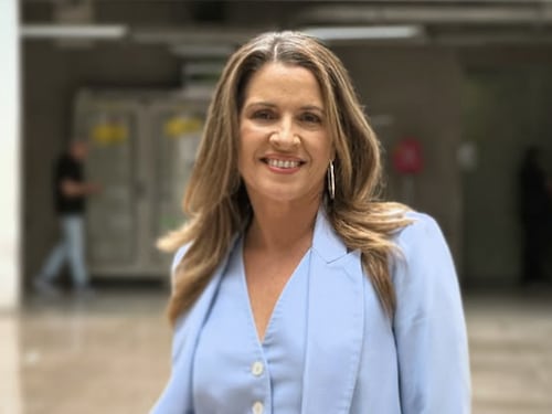 “Aquí practicando algo que me dijeron que hacía bien...”: Monserrat Álvarez sorprende con método para mejorar su salud