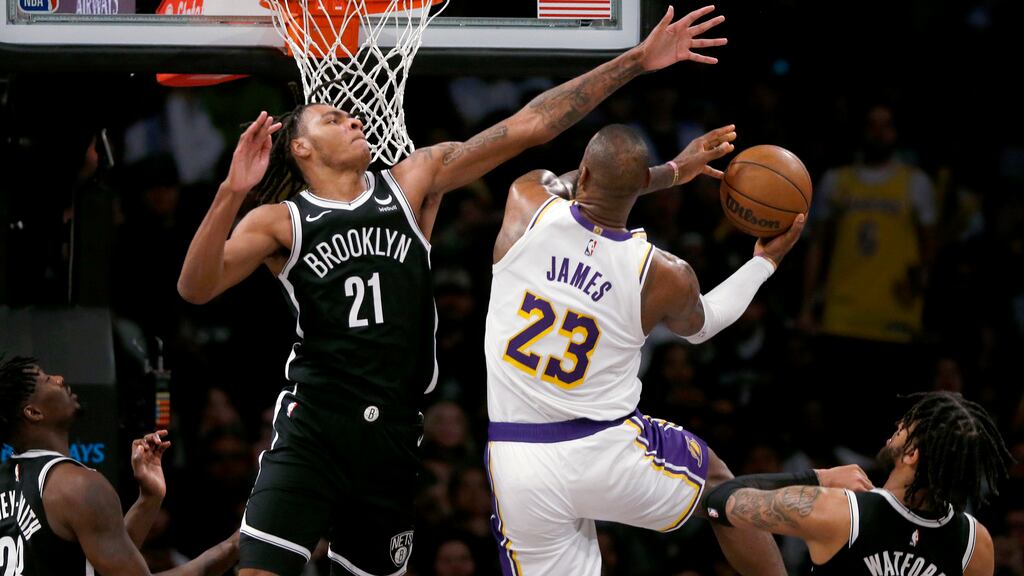 LeBron James contra los Nets
