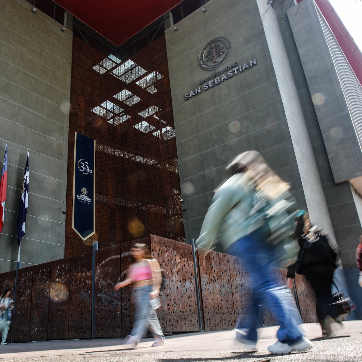 Estudiantes de la USS rechazan sueldo millonario de Cubillos Estudiantes de la USS rechazan sueldo millonario de Cubillos