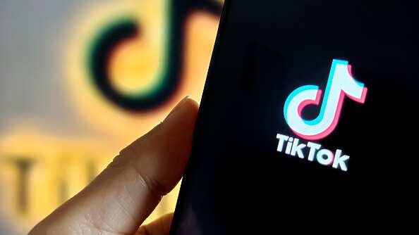 Escuela en Estados Unidos quitó los espejos de sus baños porque los estudiantes se salían de clases solo para grabar ‘TikToks’.