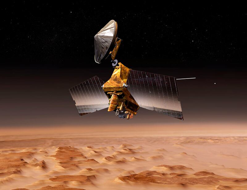 Así es el Mars Reconnaissance Orbiter, el satélite de reconocimiento de la NASA sobre el planeta rojo.