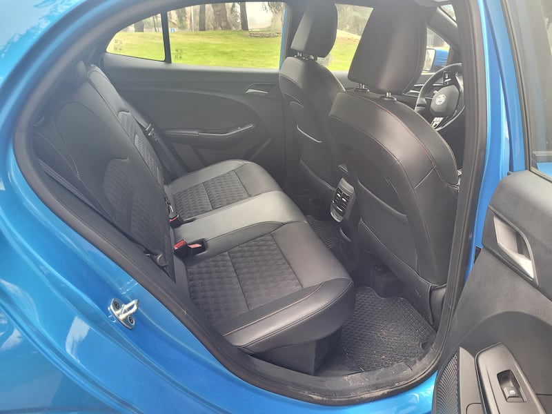 El MG3 HEV frente a frente con la ciudad: un hatchback híbrido que prioriza la eficiencia y la seguridad, sin renunciar a la simpleza de uso ni al confort diario.