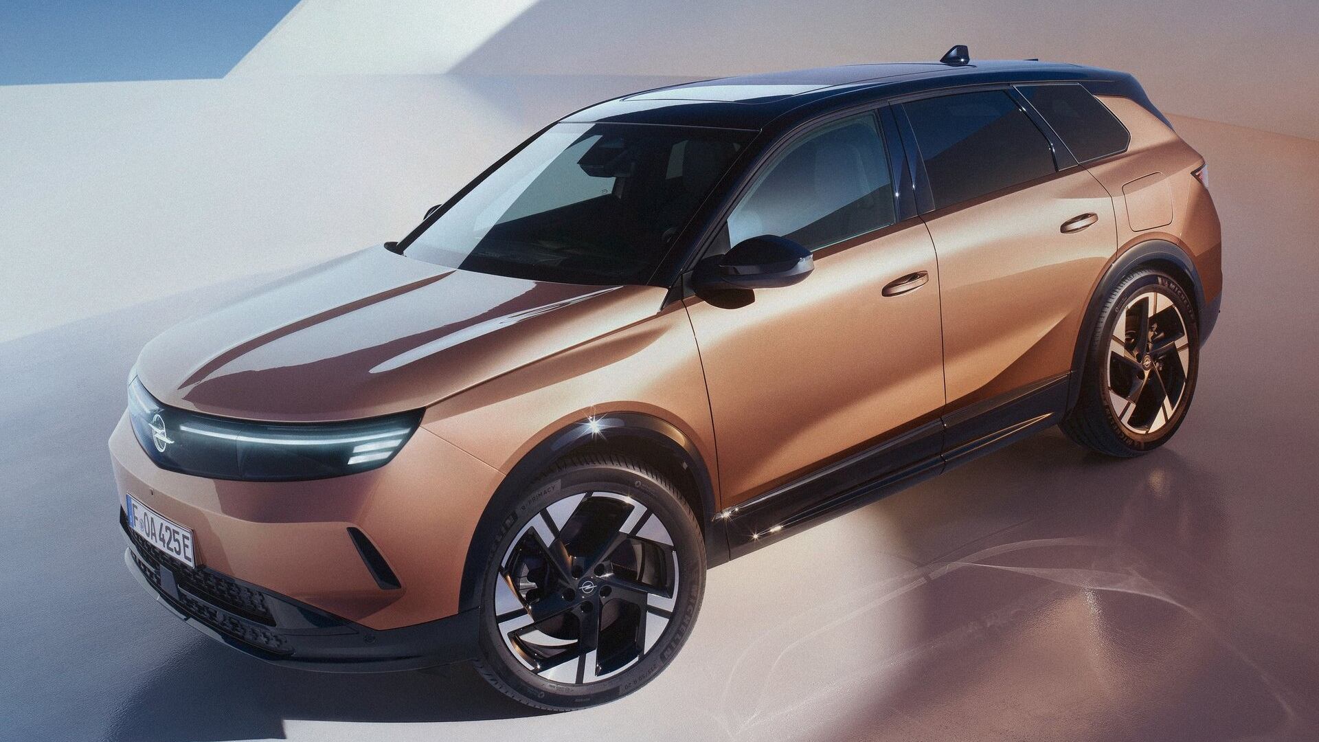 Opel cumple 60 años en Chile y presenta el nuevo Grandland