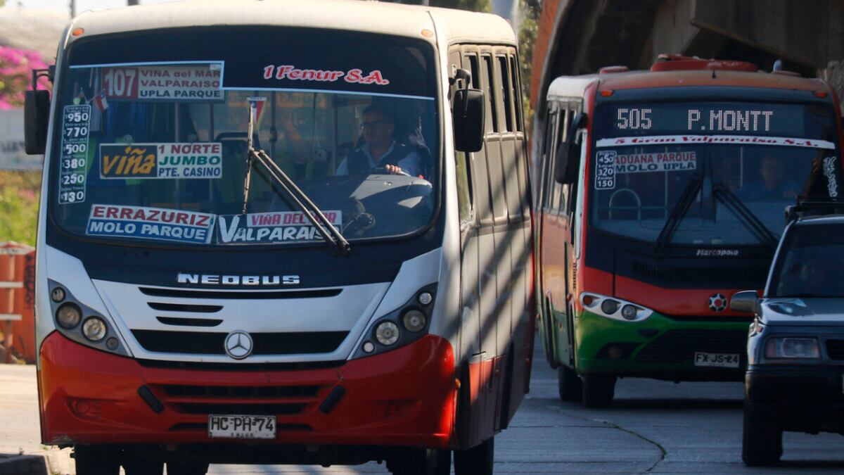 “¿A quién le pediste permiso?”: Estudiante hizo la cimarra y se subió justo a la micro de su papá