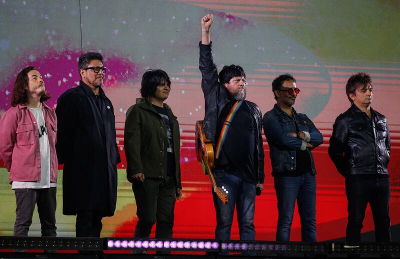 Rodrigo Villegas fue quien llegó junto a Los Bunkers al final de la rutina de Fabrizio Copano.