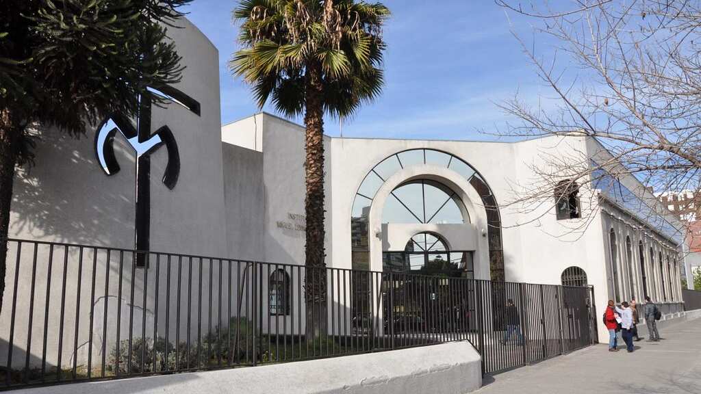 Denuncian a sacerdote por conducta inapropiada contra una estudiante en Colegio de San Miguel