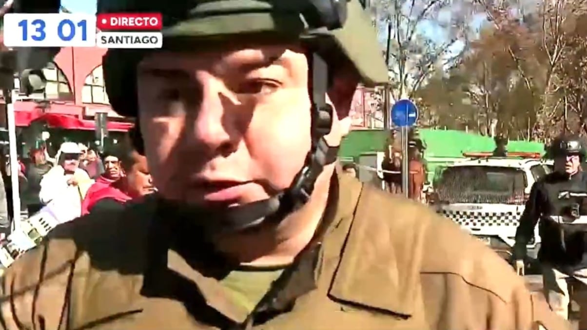 “¡Estás con hálito alcohólico!”: carabinero encaró a camarógrafo de TVN en pleno despacho