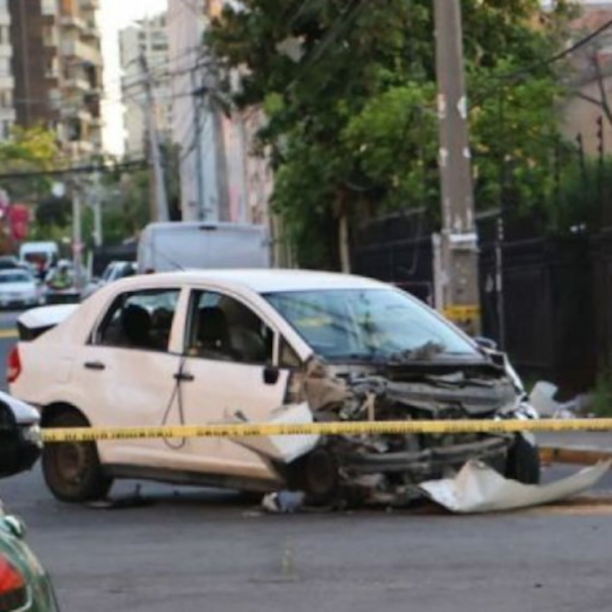 Delincuentes con amplio prontuario chocan furgón en Recoleta Delincuentes con amplio prontuario chocan furgón en Recoleta