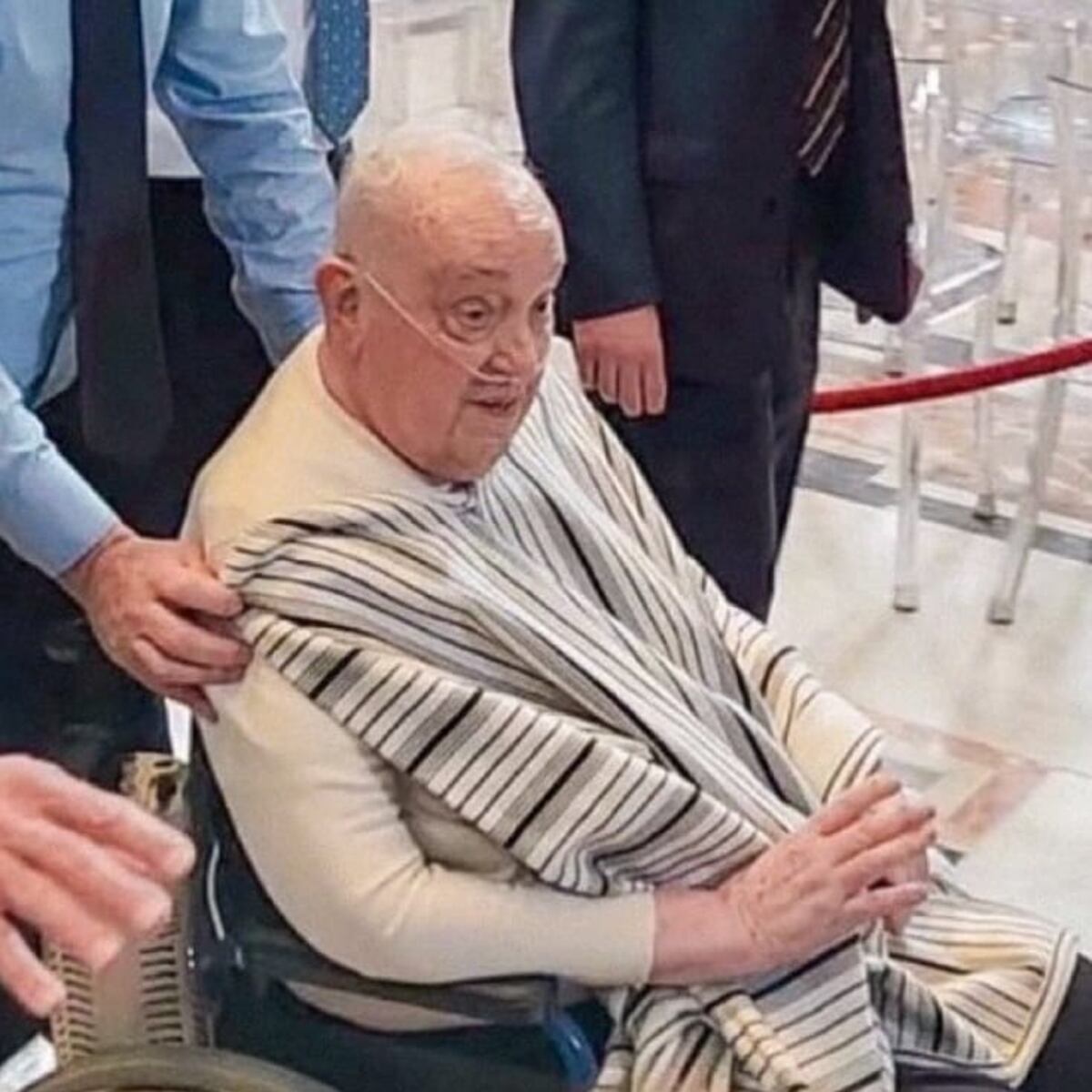 Papa Francisco sorprende a fieles en Basílica de San Pedro Papa Francisco sorprende a fieles en Basílica de San Pedro