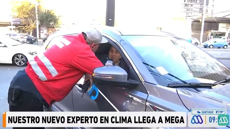 José Antonio Neme, Rodrigo Sepúlveda, Karen Doggenweiler y Jaime Leyton recibieron al hombre de "El Tiempo" en su primer día como rostro de Mega.