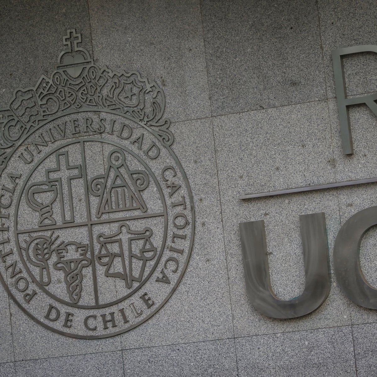 UC Christus defiende su rol en medio de polémica por autorizaciones privilegiadas UC Christus defiende su rol en medio de polémica por autorizaciones privilegiadas