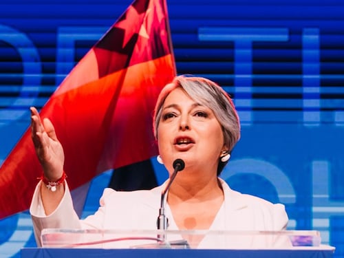 Jara remueve a su asesor estratégico tras polémica por dichos clasistas hacia la hermana de Parisi