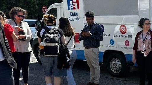 Las oficinas móviles de la red ChileAtiende recorren todo el país entregando información respecto de las postulaciones a bonos y subsidios estatales.