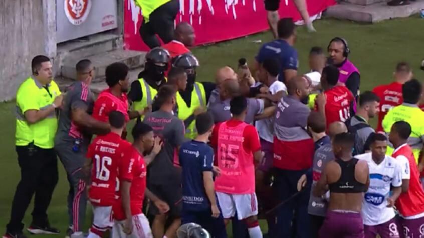 La gresca tras la eliminación de Inter de Porto Alegre ante Caxias