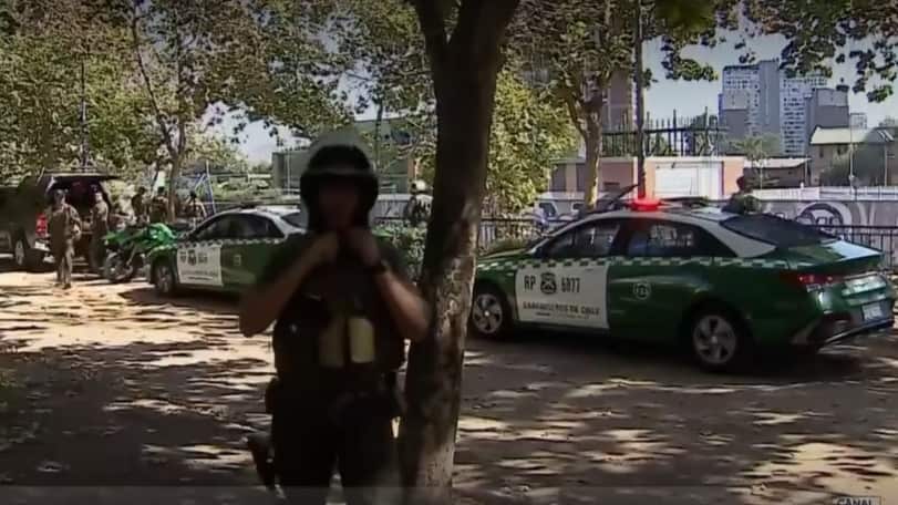 Efectivos policiales hallaron el cuerpo de la mujer fallecida en el sector del Parque de Los Reyes.