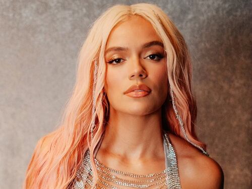 Revista Rolling Stone califica nueva canción de Karol G como un “desastre”