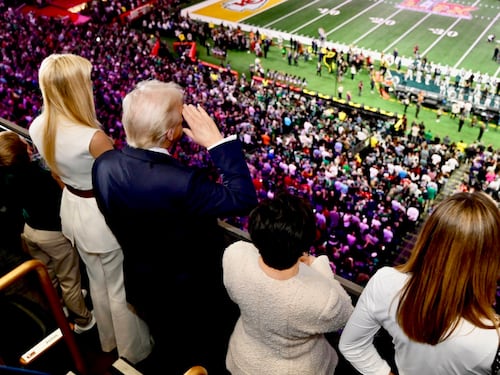 Donald Trump no irá al Super Bowl: está molesto por la actuación de Bad Bunny y Green Day