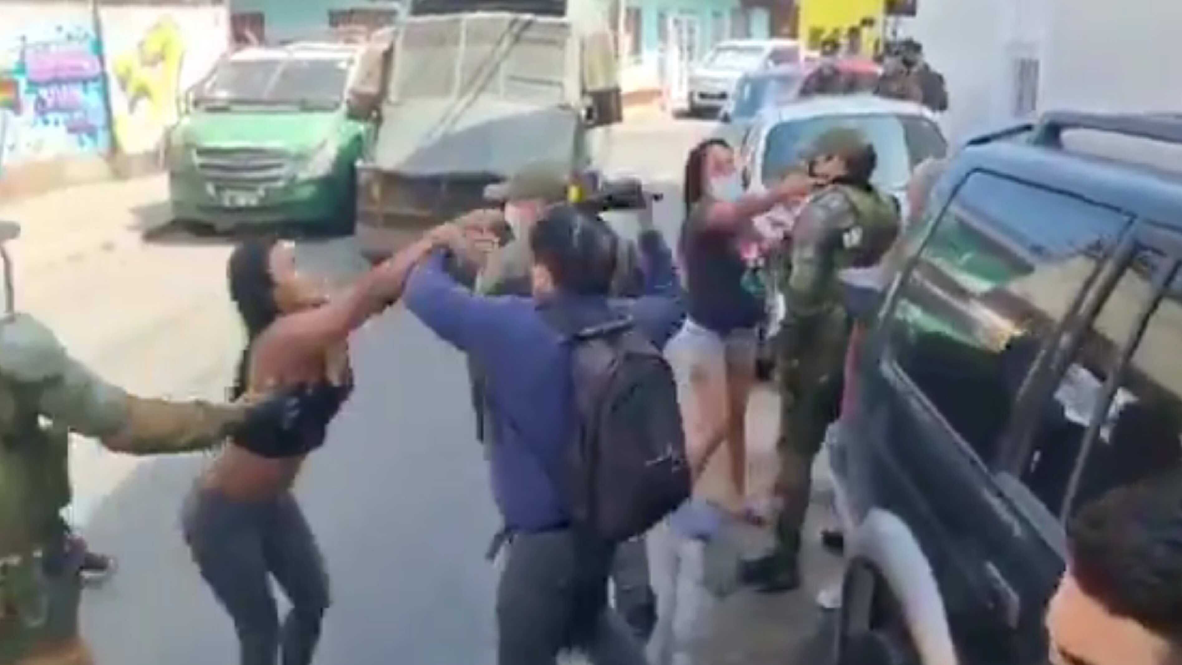 Violento desalojo en Iquique.