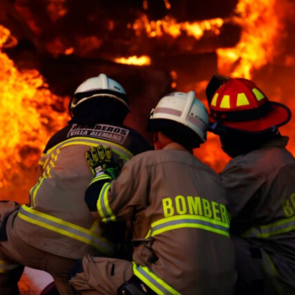 Ataque armado obliga retiro de Bomberos en incendio forestal Concepción Ataque armado obliga retiro de Bomberos en incendio forestal Concepción