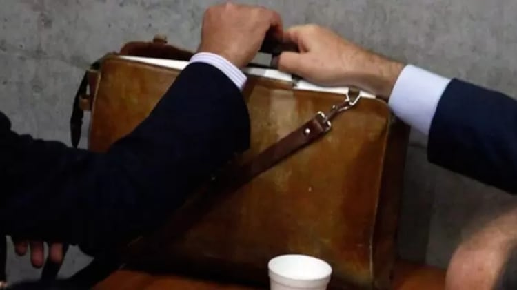 DC presenta proyecto para crear registro de “vándalos de cuello y corbata”