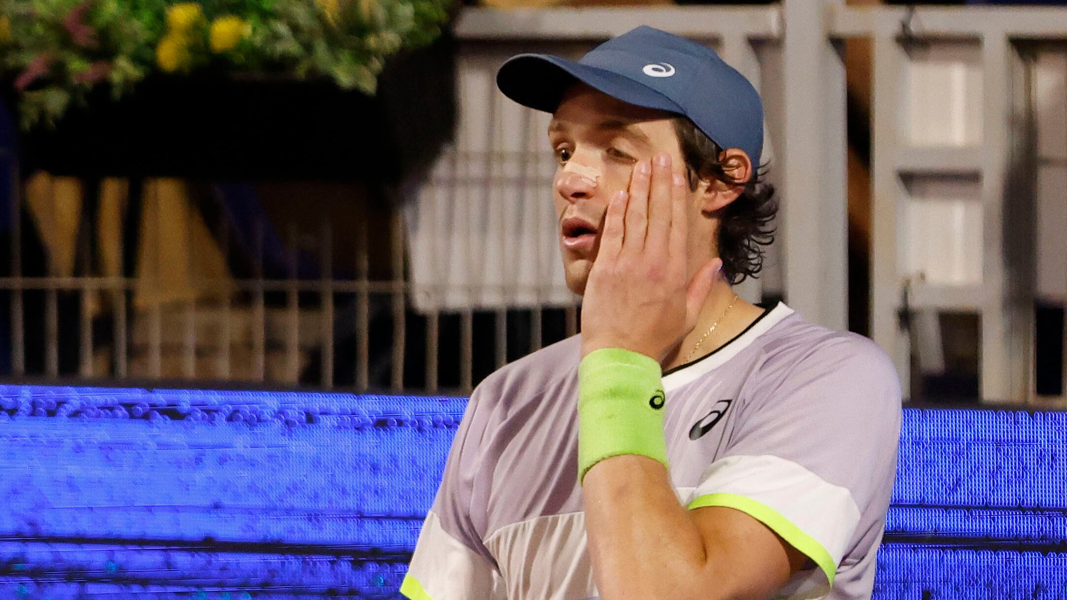 El tenista nacional reconoció que ya no ve las redes sociales debido a que se agotó del ciberacoso.