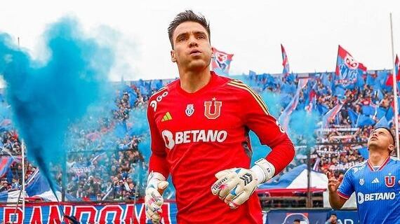 Aunque aún se desconoce si renovará en la U, el arquero fue nombrado por periodistas deportivos como una buena opción de capitanía en el cuadro azul.