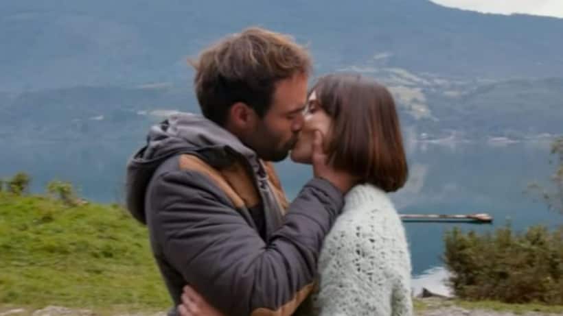 Y a poco más de una semana de dichas declaraciones, la actriz subió una fotografía a su perfil de Instagram, en la que el intérprete no perdió la oportunidad de dejarle un mensaje.
En dicha postal, se ve a la intérprete con el cabello más largo que el de su personaje de Antonia en la ficción de Mega, pero la actriz no agregó ningún comentario al respecto.
Eso sí, Felipe Rojas señaló brevemente: “Oiga mi reina”, con un emoji de corazón, dando a entender que están muy unidos con su compañera de elenco.
Cabe señalar, que Ramírez y Rojas tendrían una relación desde hace varias semanas, cuyo vínculo se vio fortalecido al trabajar juntos con sus personajes de Antonia y Gerónimo en la teleserie de las 20:00 horas de Mega.