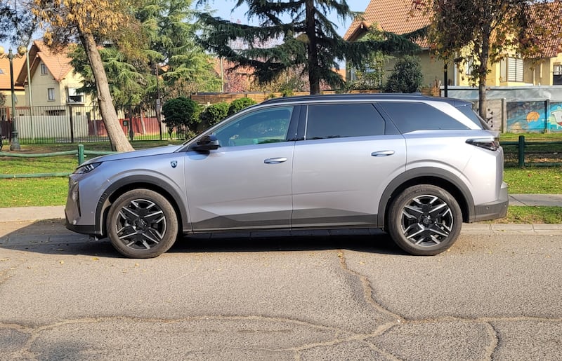 Prueba de manejo del Peugeot 5008 híbrido