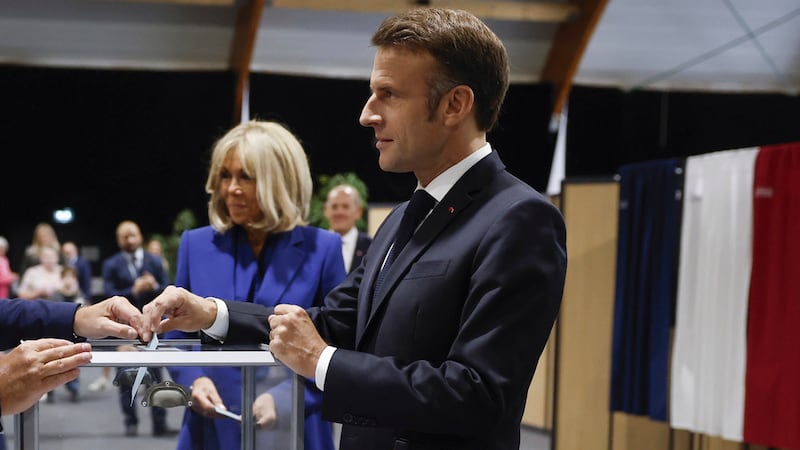 Elecciones en Francia muestran a un Macron que pasó de exitoso debutante político a presidente debilitado