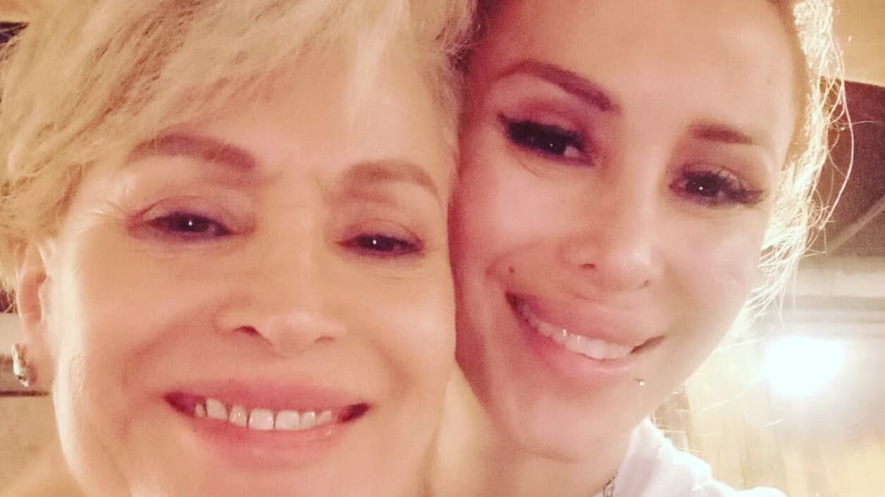 Romina Sáez y su mamá