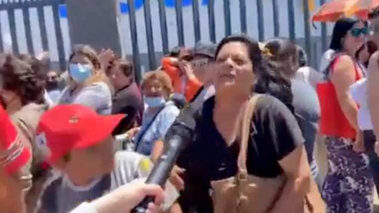 Vecina enojada con el Líder