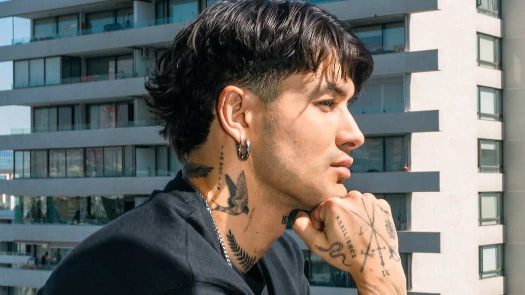 El hijo de Fernando Solabarrieta e Ivette Vergara reveló que se quitará sus tatuajes en el cuello con láser.