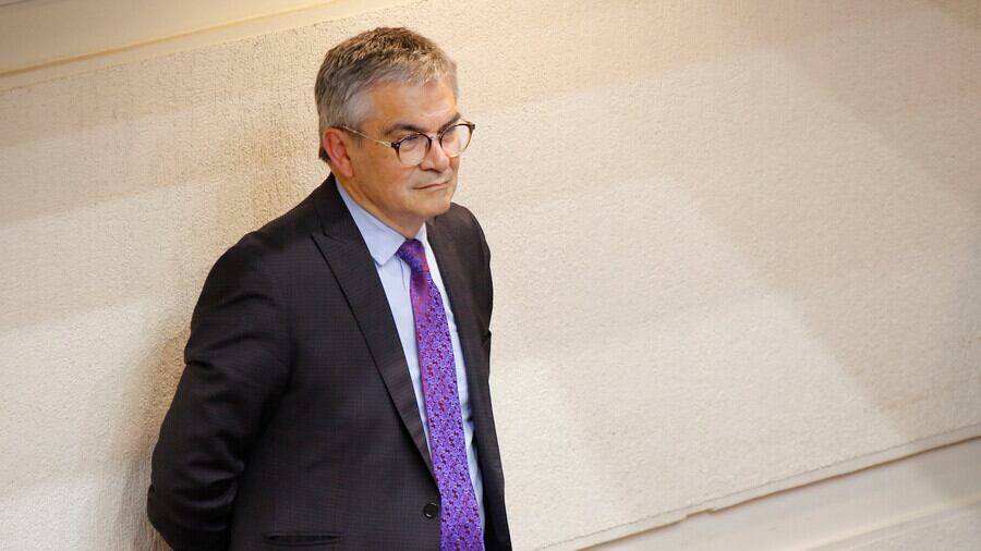 “No es el camino”: Ministro Marcel no es partidario de feriado del 26 de diciembre