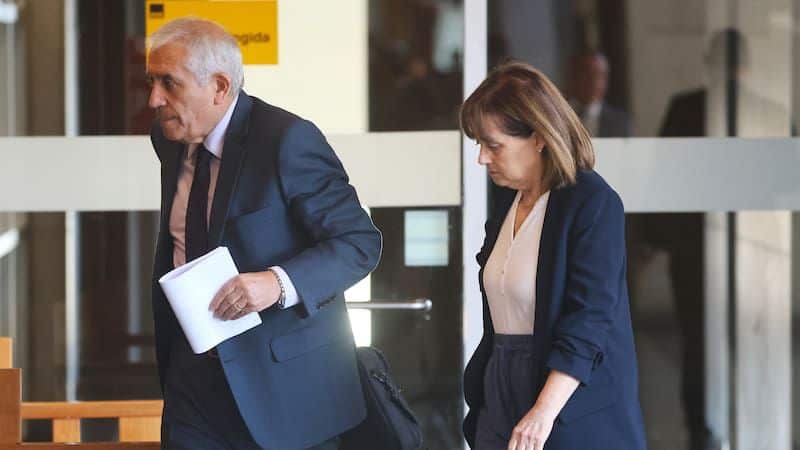 Justicia condena al exdirector de la PDI Héctor Espinosa y su esposa por delitos de corrupción