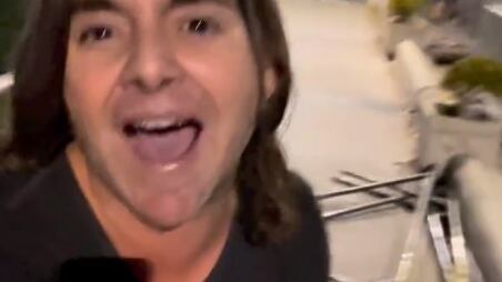 Sebastián Eyzaguirre feliz con el triunfo del Rechazo.