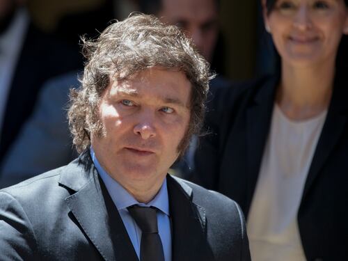 Presidente Petro ordenó la expulsión de diplomáticos argentinos luego de declaraciones de Milei: “asesino terrorista”