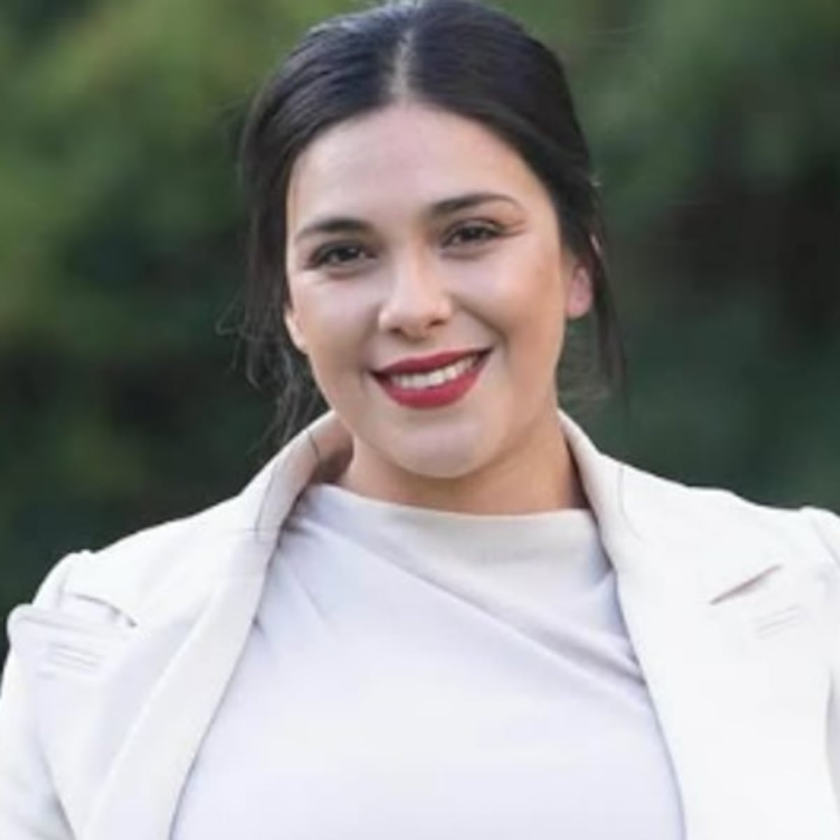 Karol Cariola lleva a su hijo al Congreso para votar censura en su contra Karol Cariola lleva a su hijo al Congreso para votar censura en su contra