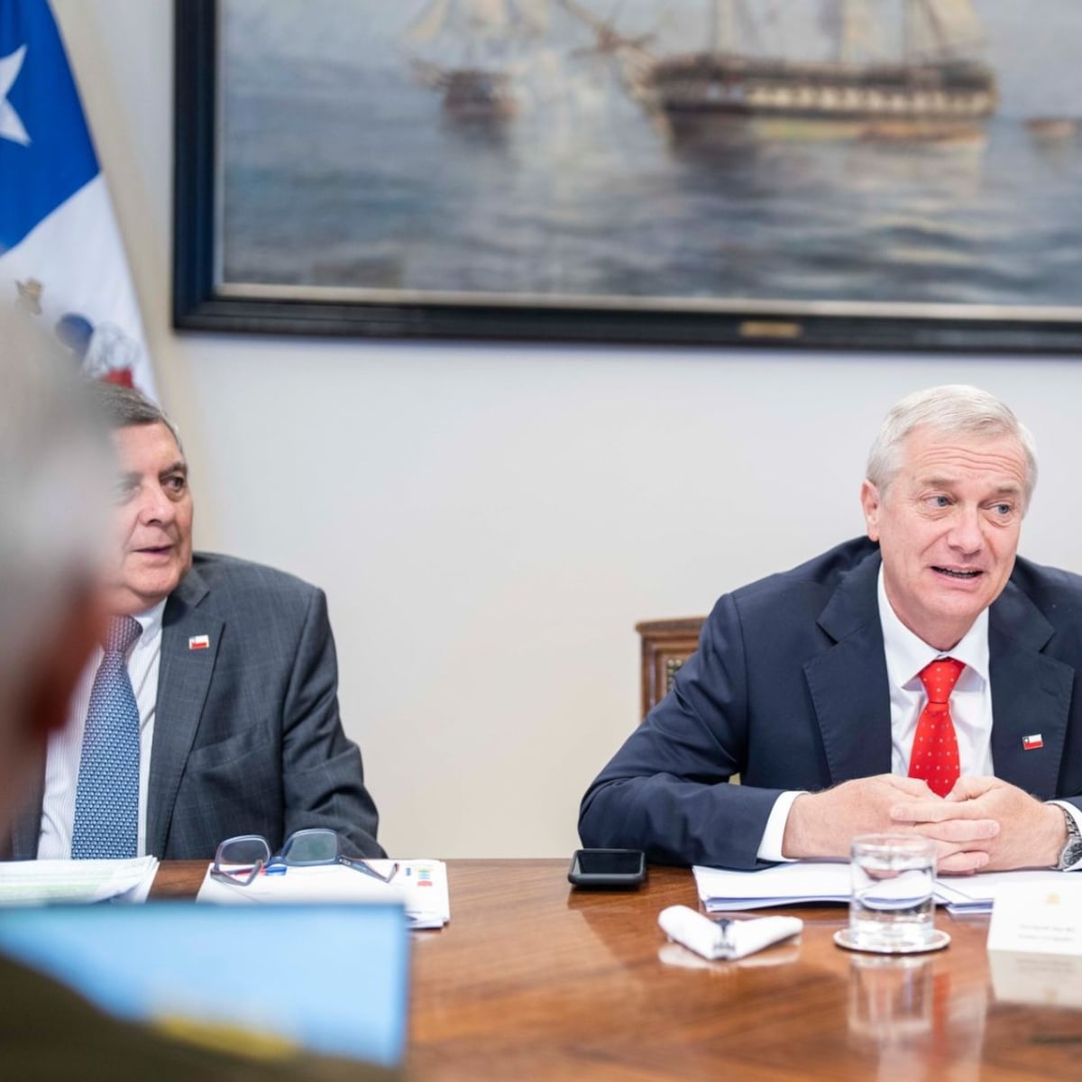 Aprobación de Kast cae al 40% y un 62% rechaza polémico almuerzo en La Moneda Aprobación de Kast cae al 40% y un 62% rechaza polémico almuerzo en La Moneda