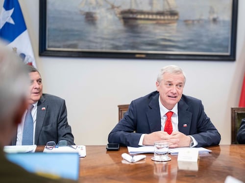 Golpe a la aprobación de Kast: Cae al 40% y un 62% rechaza el polémico almuerzo en La Moneda